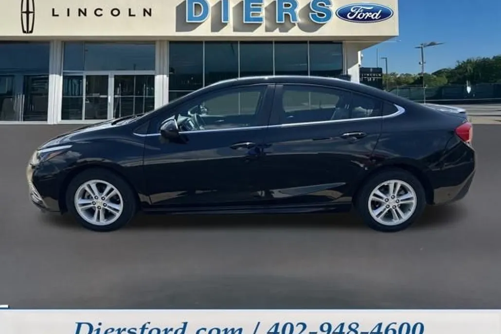 2018 Chevrolet Cruze LT photo 1