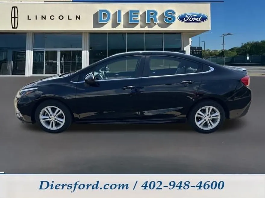 2018 Chevrolet Cruze LT photo 1