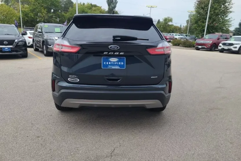2022 Ford Edge SEL photo 1