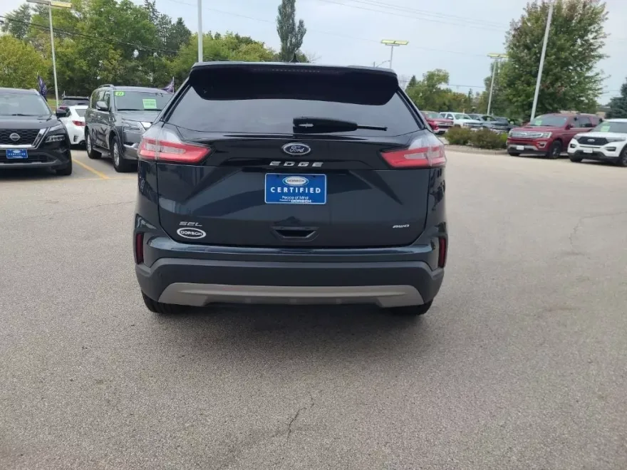 2022 Ford Edge SEL photo 1