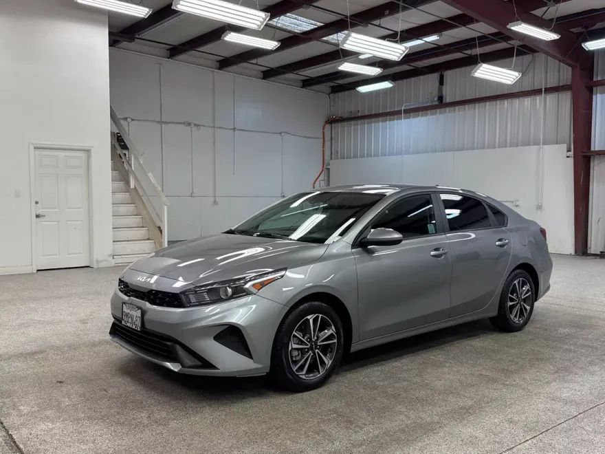 2024 Kia Forte LXS photo 1