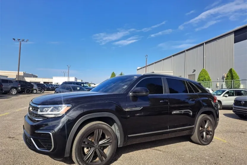 2022 Volkswagen Atlas Cross Sport V6 SEL R-Line photo 1