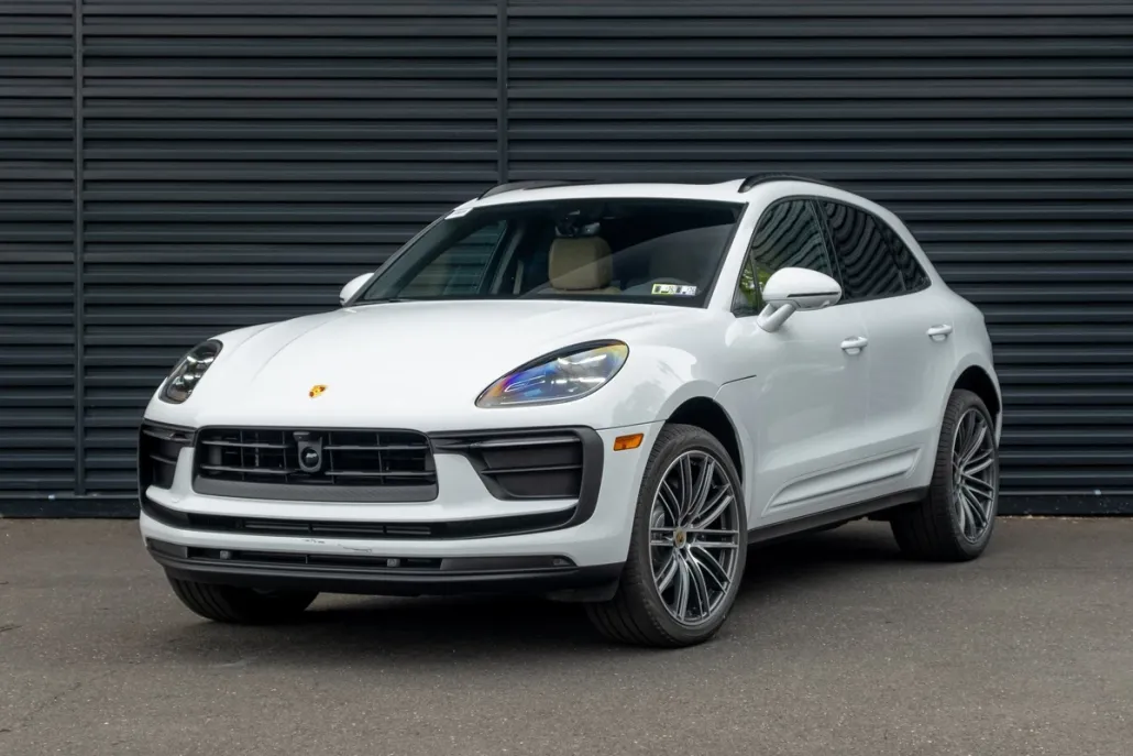 2025 Porsche Macan Base photo 1