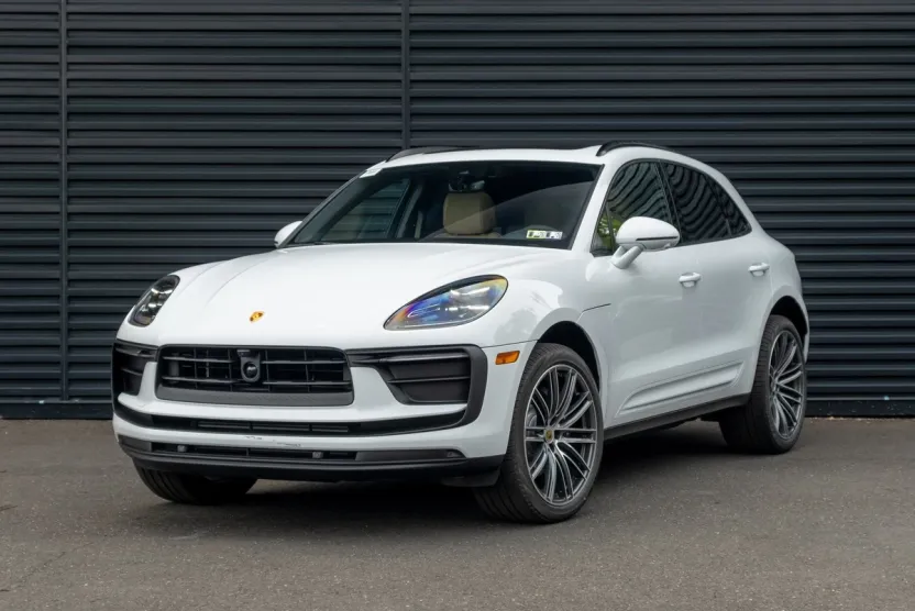 2025 Porsche Macan Base photo 1