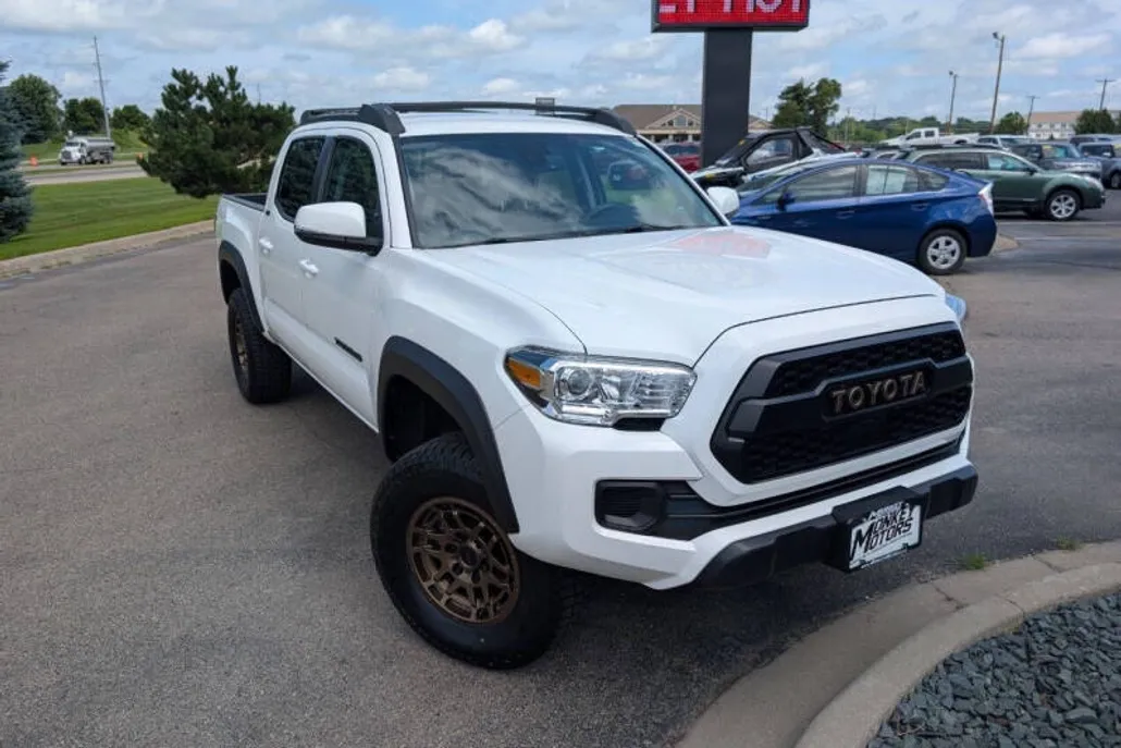 2023 Toyota Tacoma SR5 photo 1