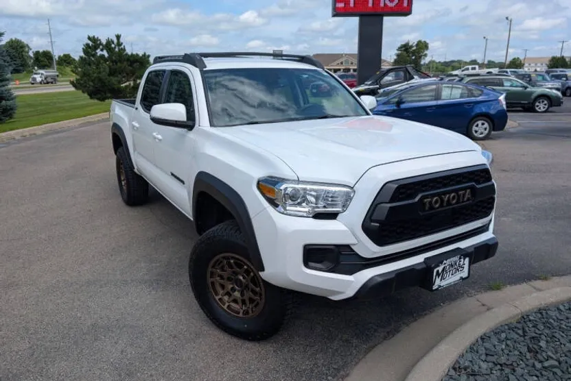 2023 Toyota Tacoma SR5 photo 1