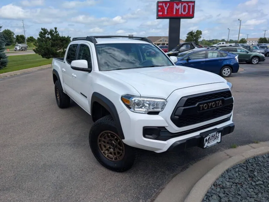2023 Toyota Tacoma SR5 photo 1