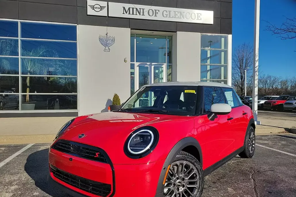 2025 Mini Cooper 4 Door Hardtop Iconic photo 1