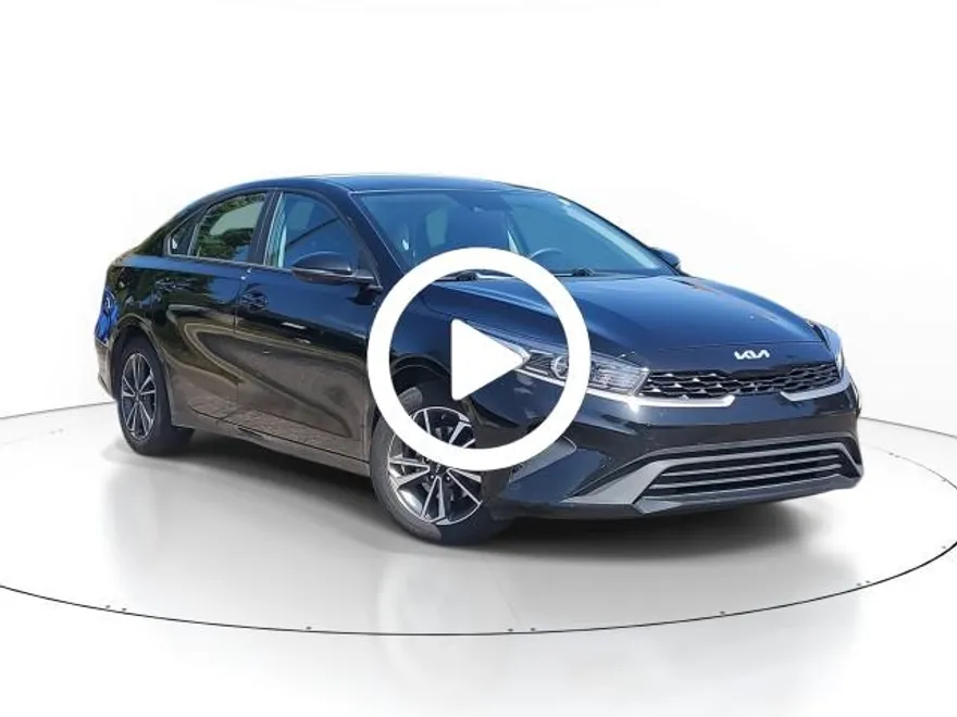 2023 Kia Forte LXS photo 1