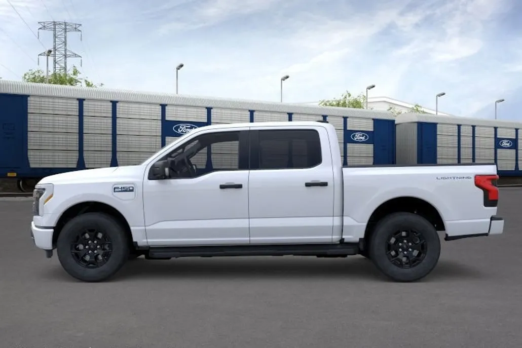 2025 Ford F-150 Lightning XLT photo 1