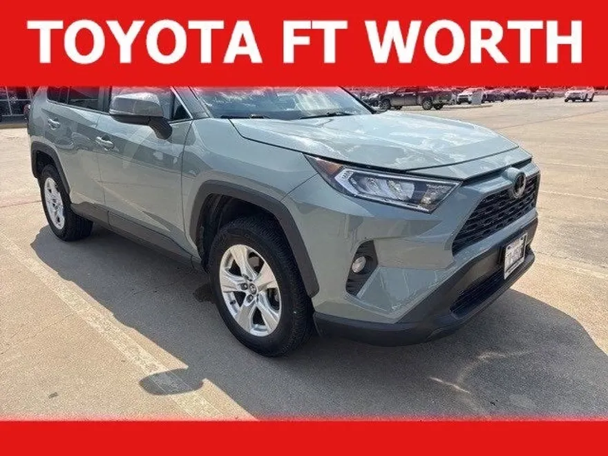 2019 Toyota RAV4 XLE photo 1