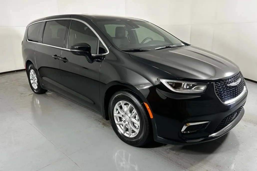 2026 Chrysler Pacifica photo 1
