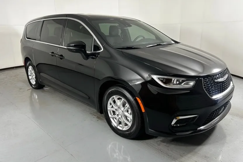 2026 Chrysler Pacifica photo 1