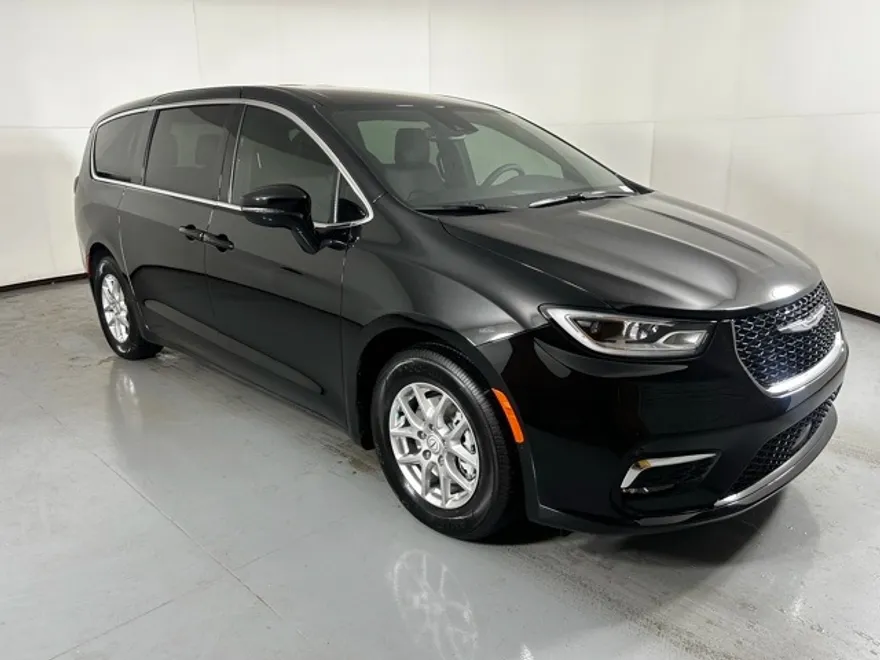 2026 Chrysler Pacifica photo 1