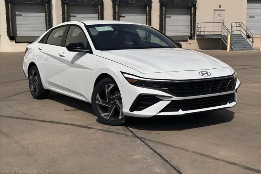 2025 Hyundai Elantra SEL Sport photo 1