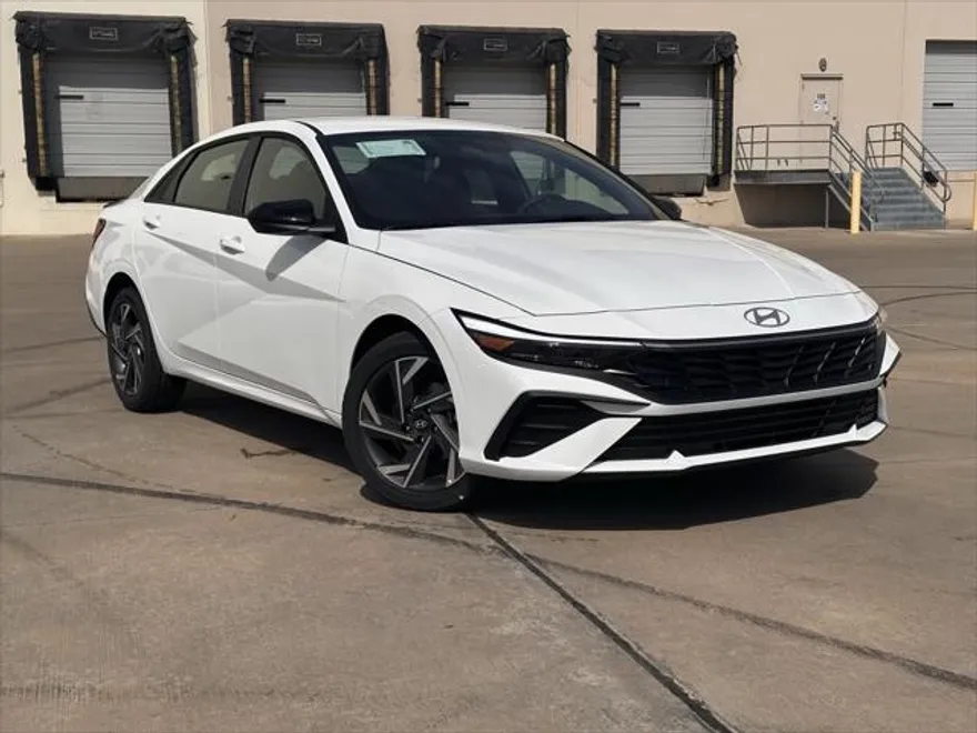 2025 Hyundai Elantra SEL Sport photo 1