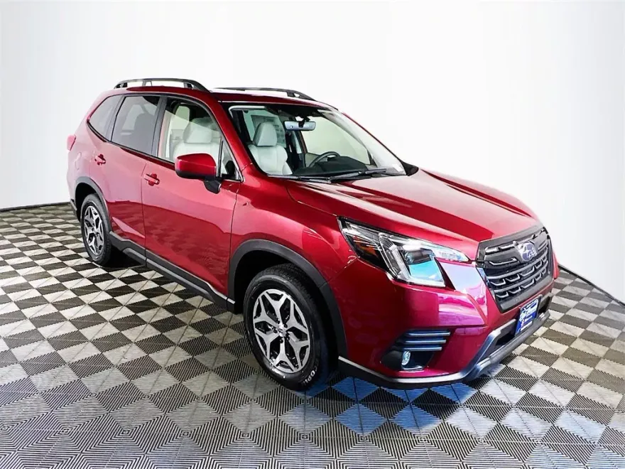 2024 Subaru Forester Premium photo 1