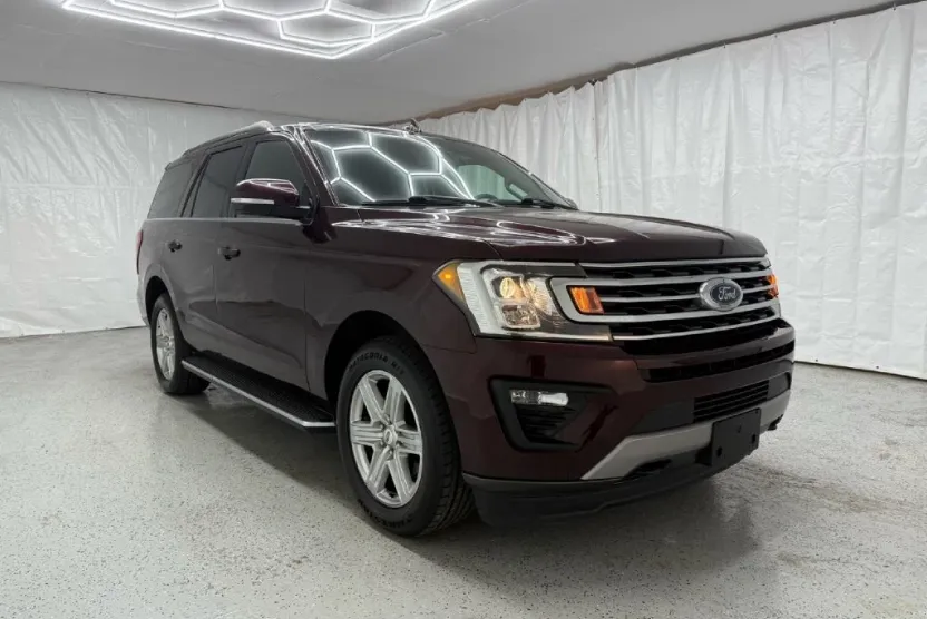 2020 Ford Expedition XLT photo 1