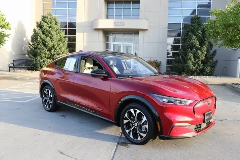 2021 Ford Mustang Mach-E Premium photo 1