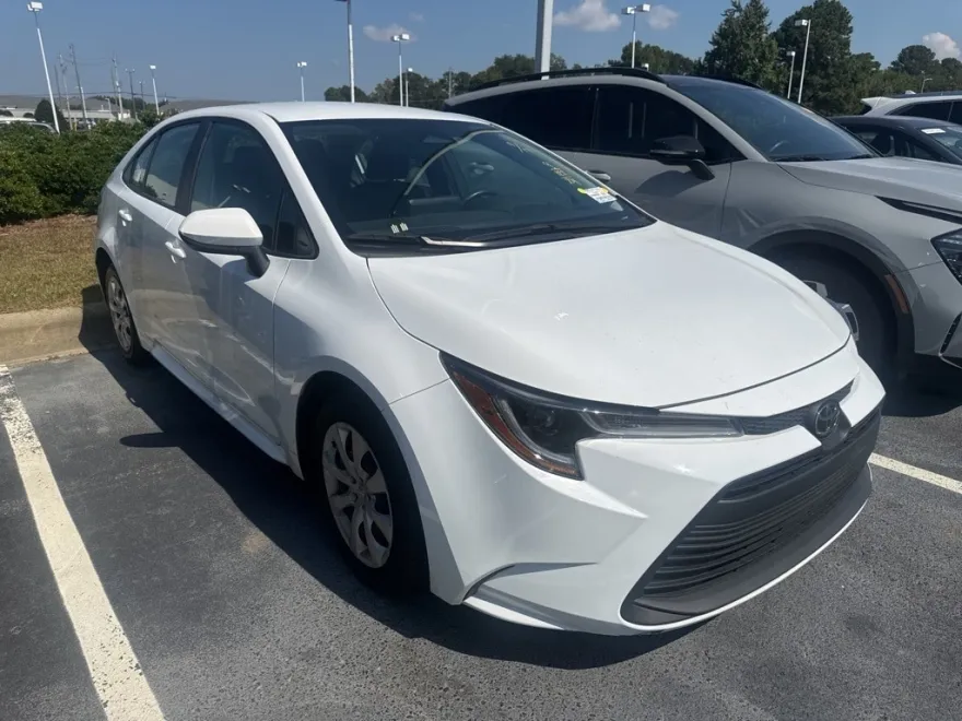 2024 Toyota Corolla LE photo 1