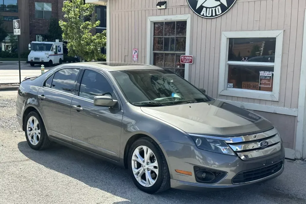 2012 Ford Fusion SE photo 1