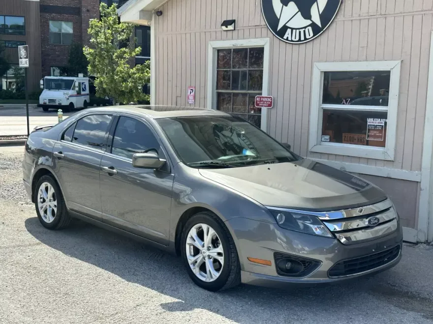 2012 Ford Fusion SE photo 1