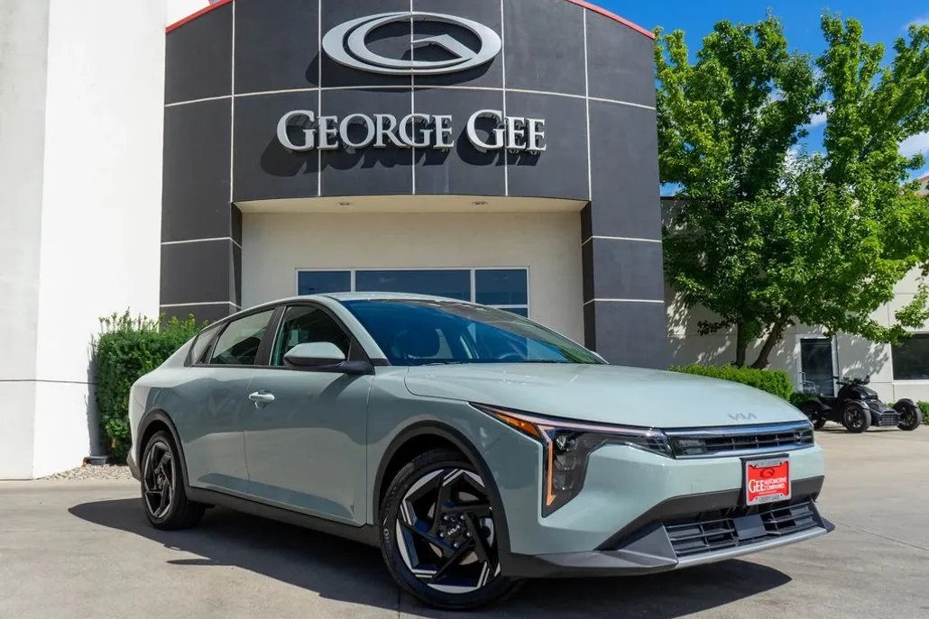 2025 Kia K4 EX photo 1