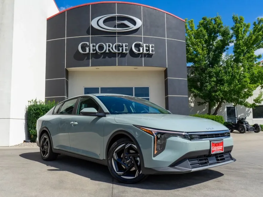 2025 Kia K4 EX photo 1