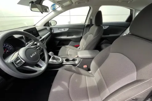 2022 Kia Forte LXS photo 2