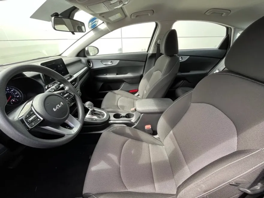 2022 Kia Forte LXS photo 2