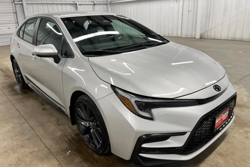 2024 Toyota Corolla SE photo 1
