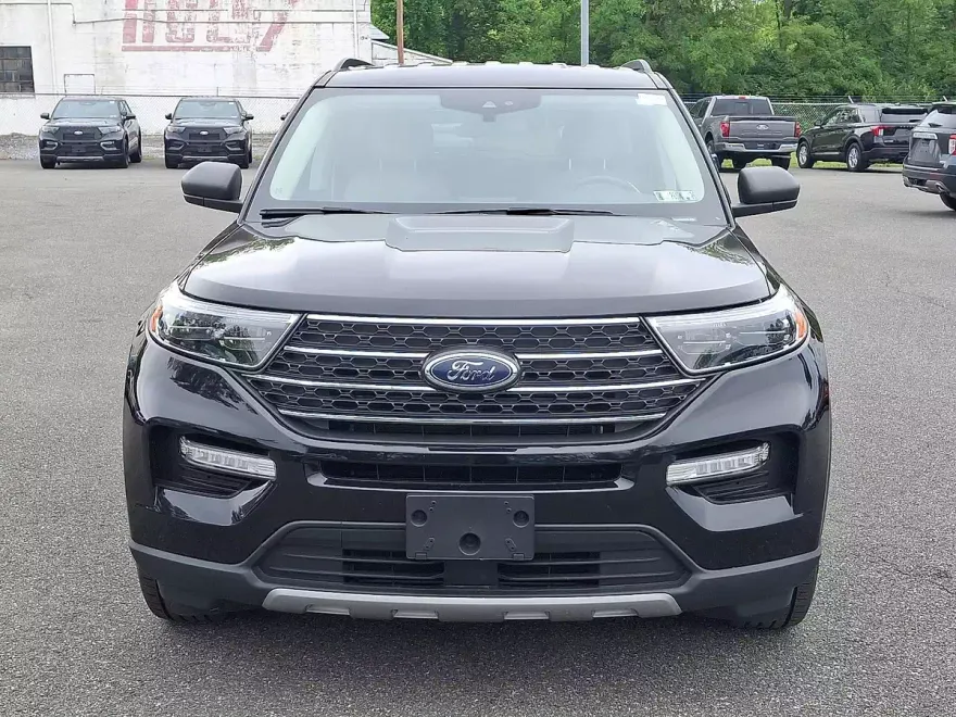 2022 Ford Explorer XLT photo 1