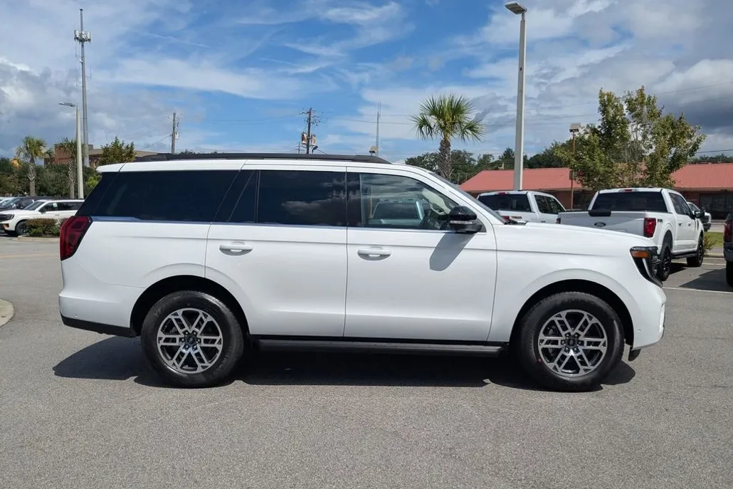2025 Ford Expedition photo 1