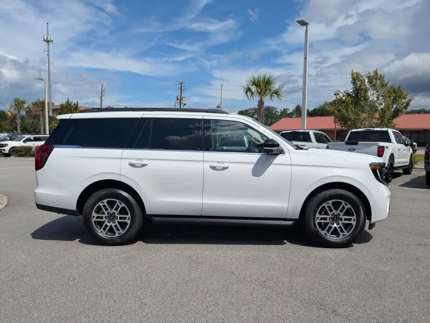 2025 Ford Expedition photo 1