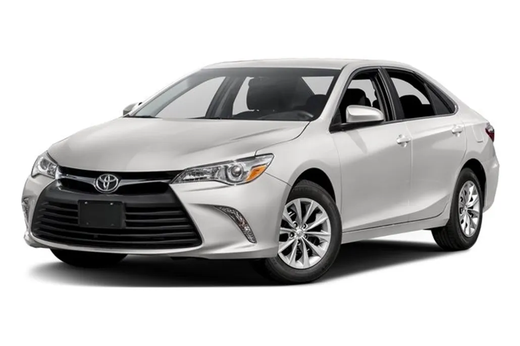 2016 Toyota Camry LE photo 1