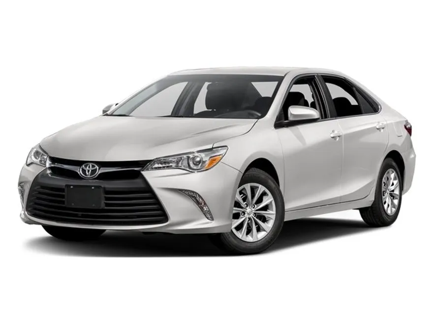 2016 Toyota Camry LE photo 1