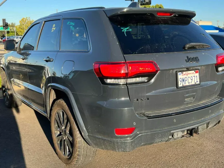 2017 Jeep Grand Cherokee Altitude photo 1