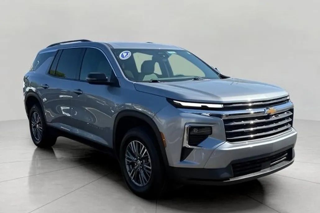 2025 Chevrolet Traverse 2LT photo 1