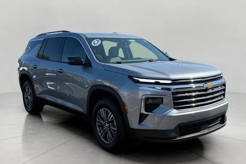 2025 Chevrolet Traverse 2LT photo 1