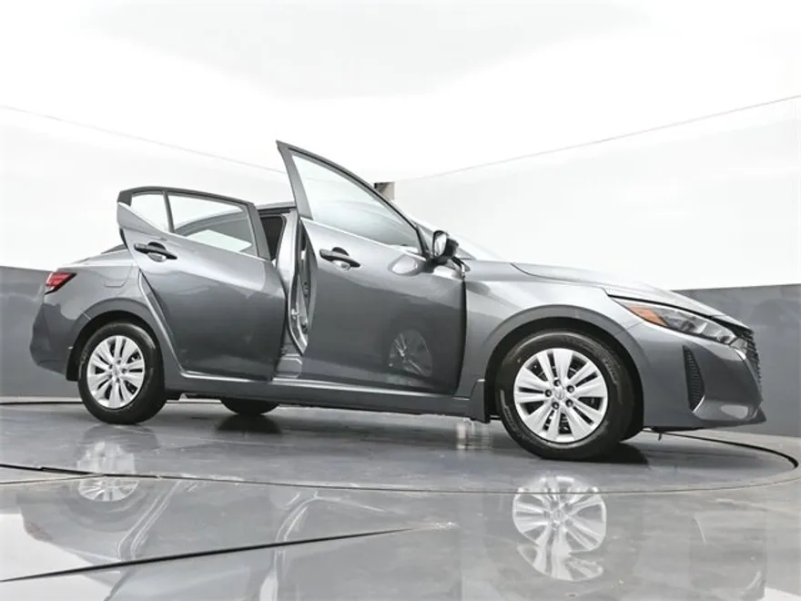 2025 Nissan Sentra S photo 1