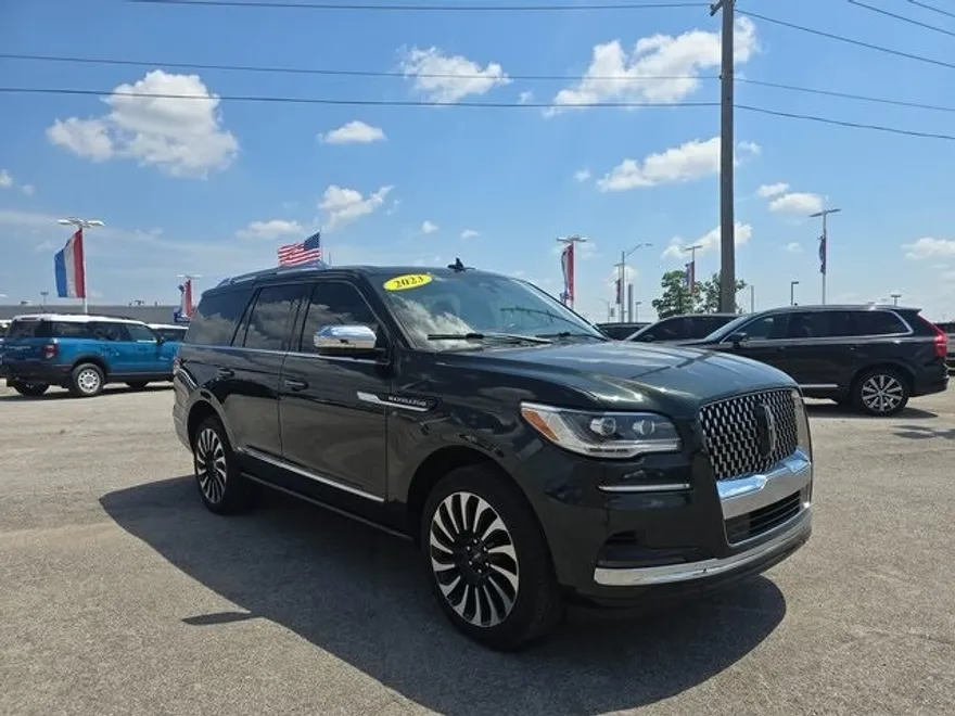 2023 Lincoln Navigator Black Label photo 1