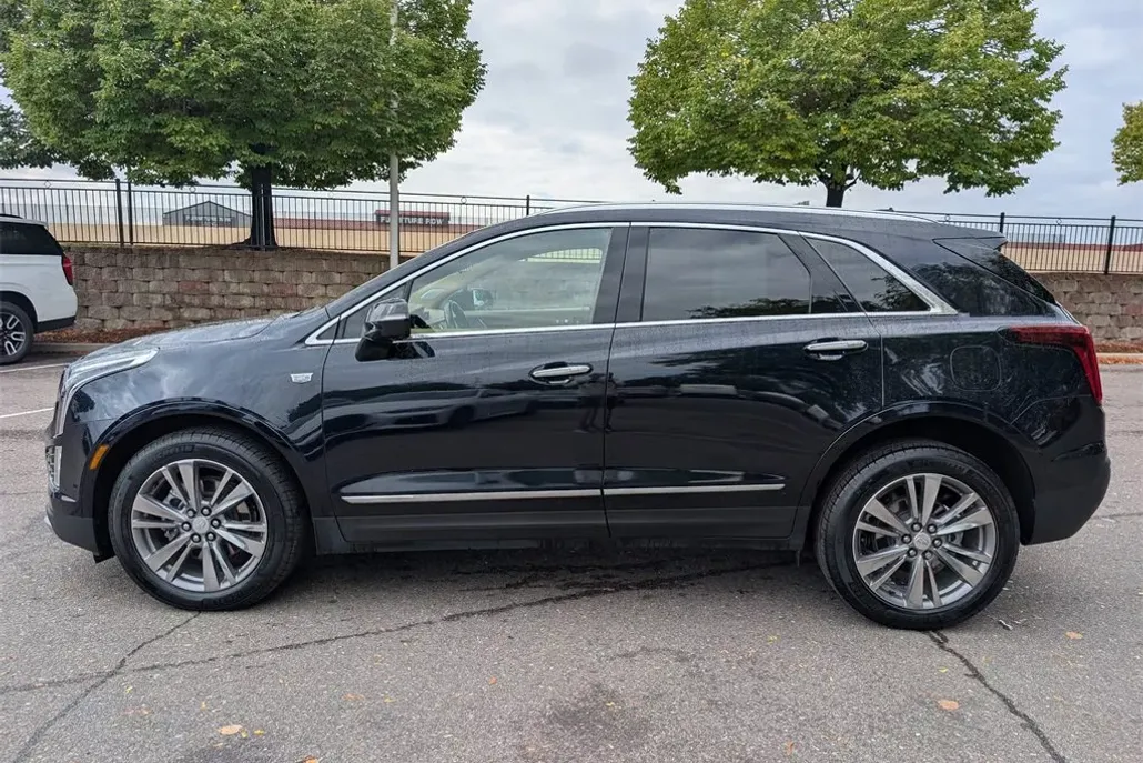 2022 Cadillac XT5 Platinum Premium Luxury photo 1