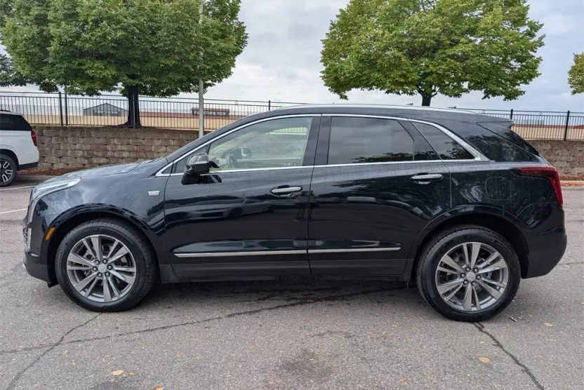 2022 Cadillac XT5 Platinum Premium Luxury photo 1