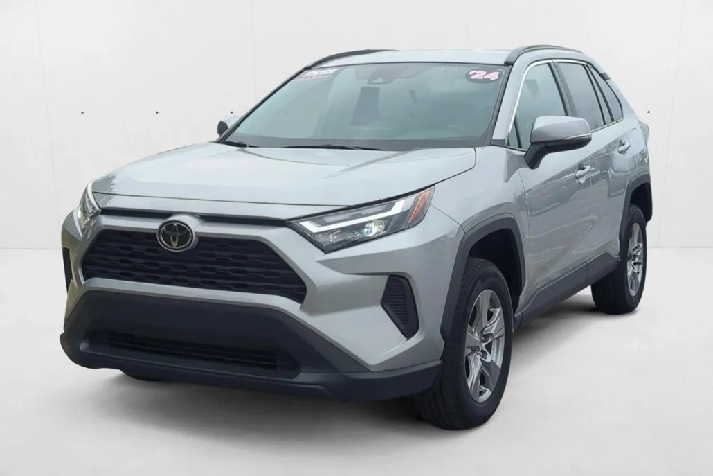 2024 Toyota RAV4 XLE photo 1