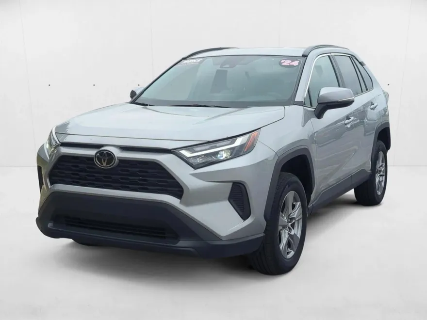 2024 Toyota RAV4 XLE photo 1
