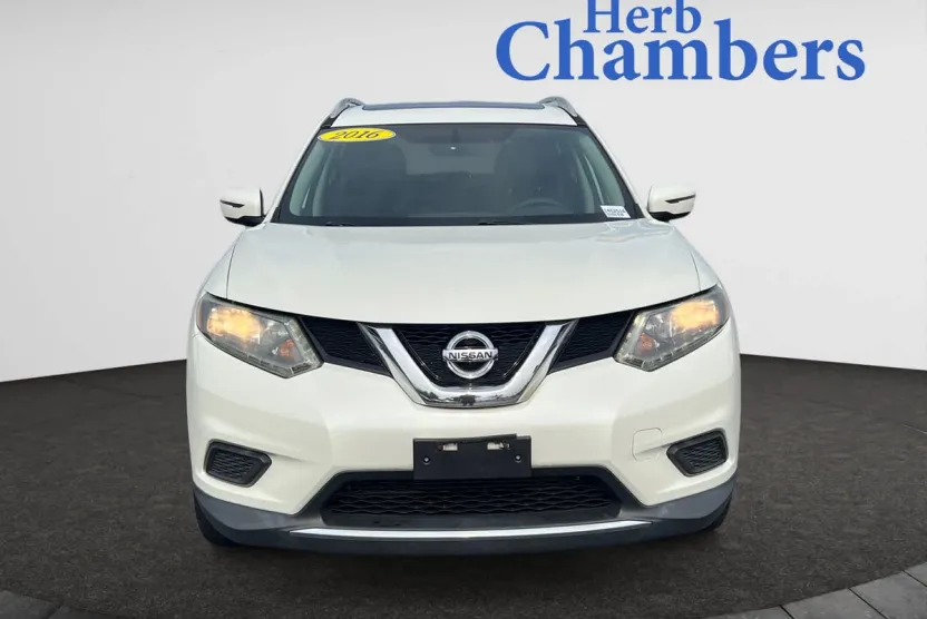 2016 Nissan Rogue SV photo 1