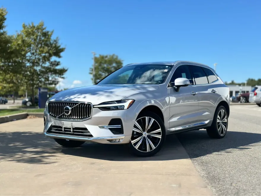 2022 Volvo XC60 B5 Inscription photo 1