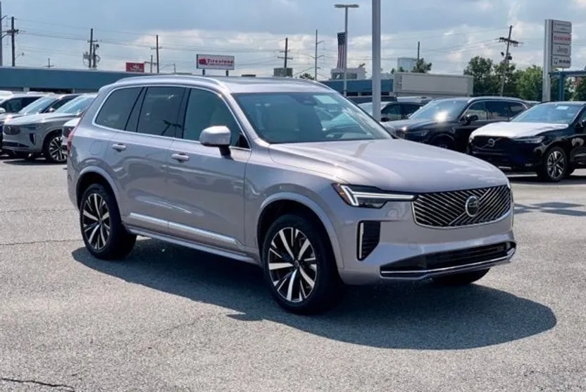 2026 Volvo XC90 B5 Core photo 1
