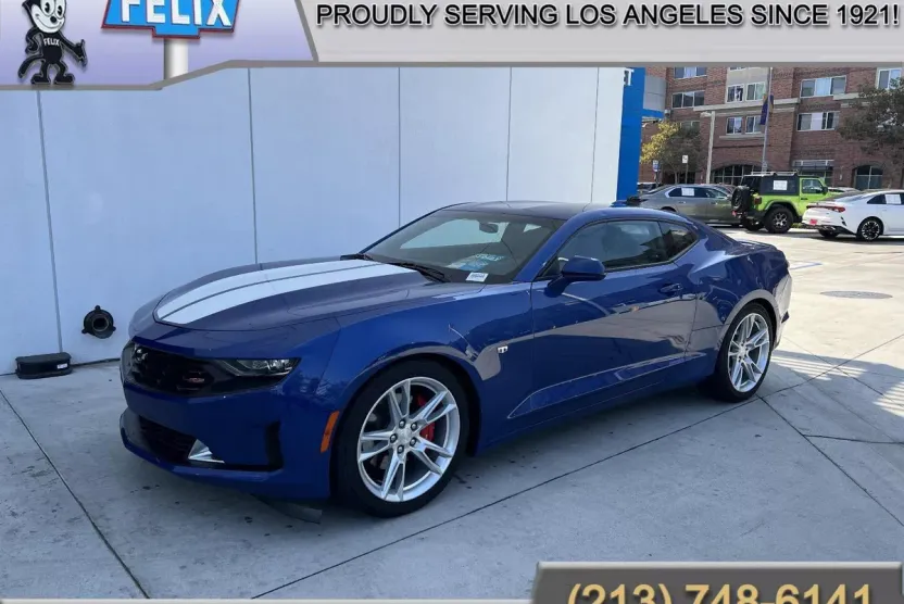 2023 Chevrolet Camaro 1LT photo 1