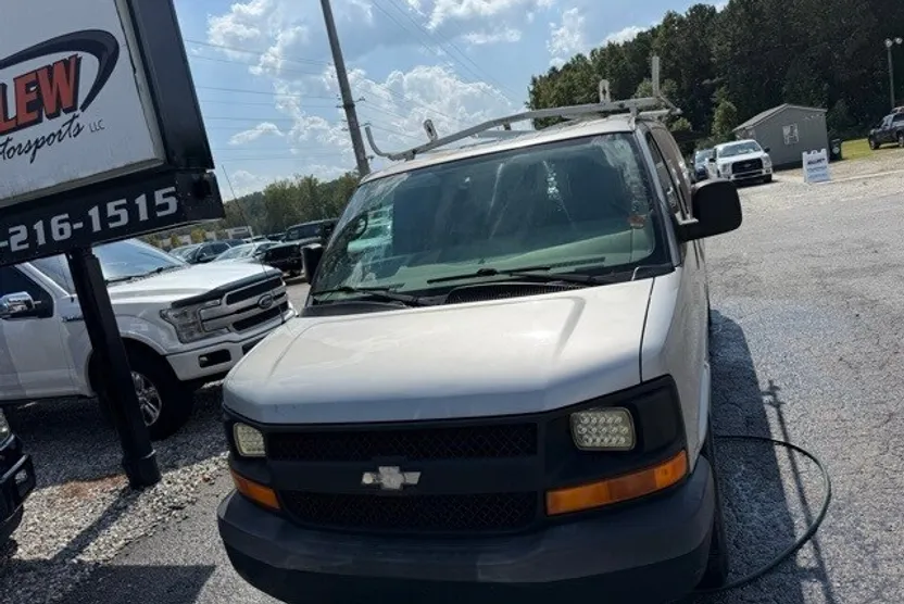 2006 Chevrolet Express Cargo Van photo 1